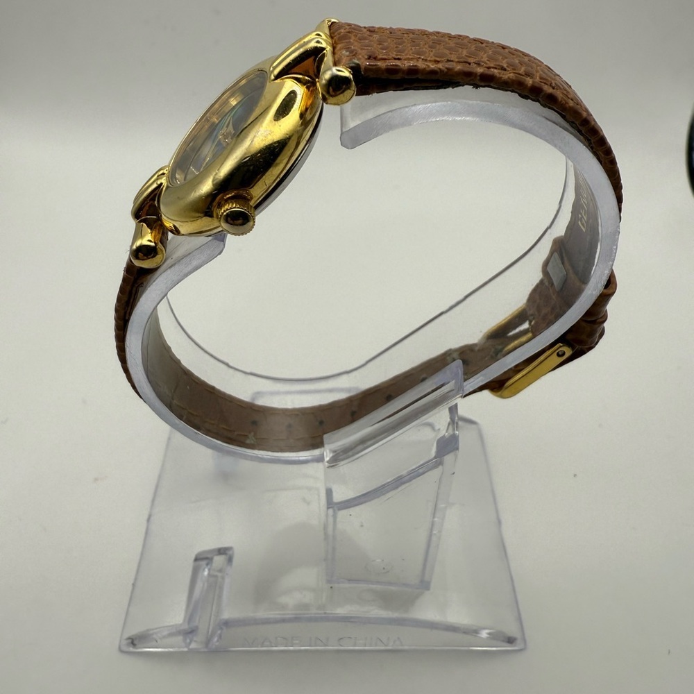 Vintage Folio Women's Gold Tone Watch with Mother of Pearl Face (New Battery) - Picture 5 of 11